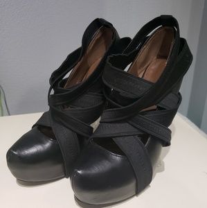 💙$10 DEAL💙 VS  Black strappy heels